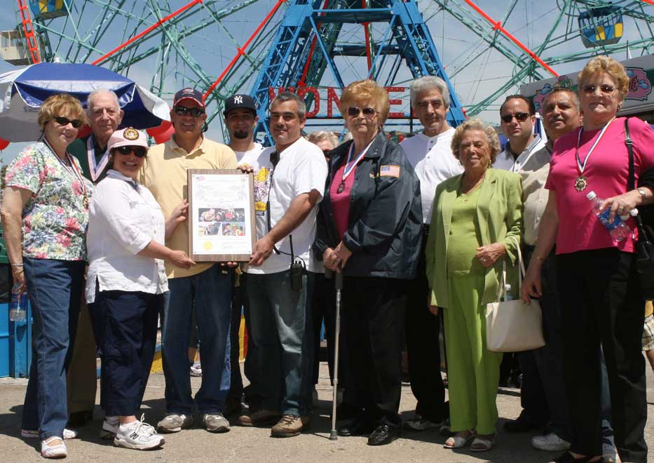Community Mayors and long time sponsors Deno's Wonder Wheel