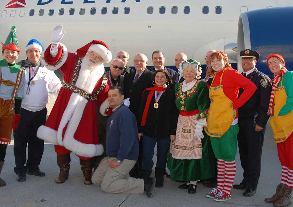 Community Mayors, Santa Claus and his team in front of Delta Airlines airplane