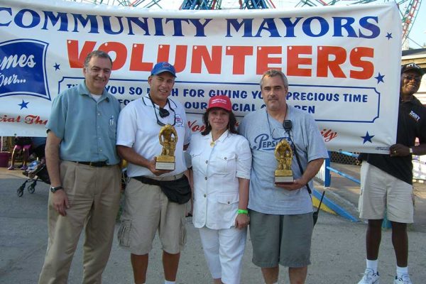 Shelley Della Rocca and Community Mayors volunteers at Deno's Wonder Wheel event