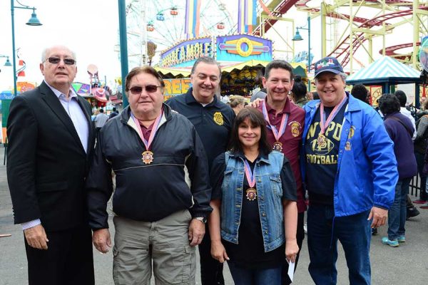 Shelley Della Rocca and Community Mayors volunteers at amusement park